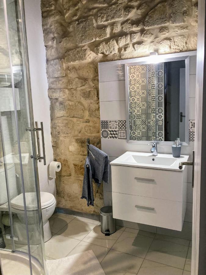 Immeuble 3 Apparts Centre Historique St Gilles Maisoncarreeconciergerie Saint-Gilles  Buitenkant foto