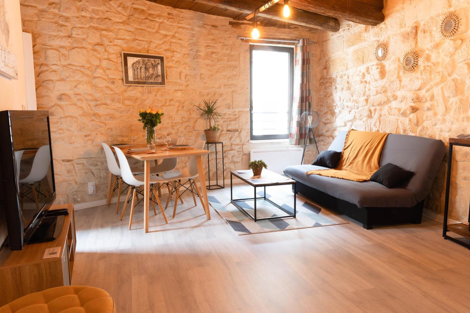 Immeuble 3 Apparts Centre Historique St Gilles Maisoncarreeconciergerie Saint-Gilles  Buitenkant foto