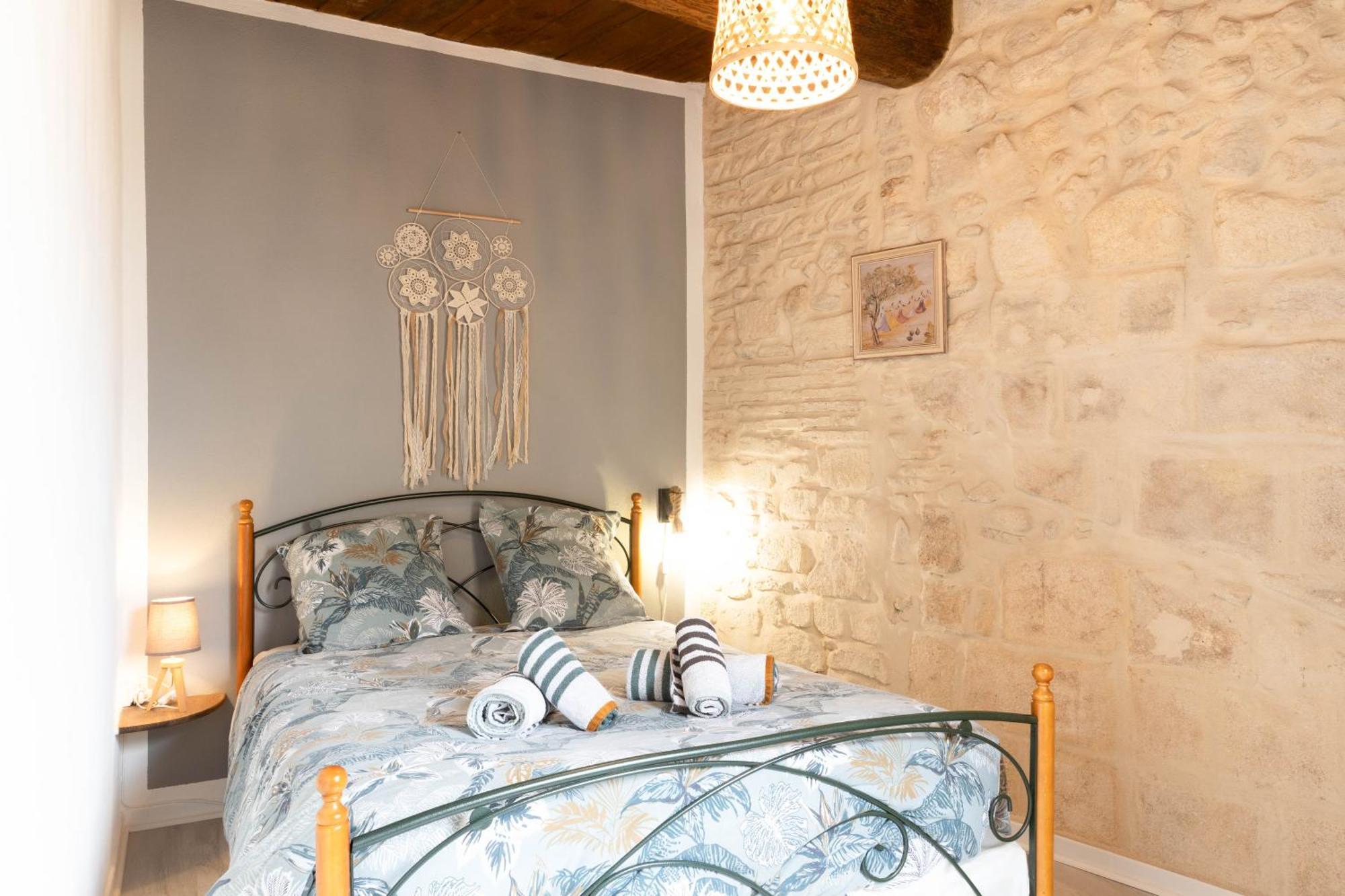 Immeuble 3 Apparts Centre Historique St Gilles Maisoncarreeconciergerie Saint-Gilles  Buitenkant foto