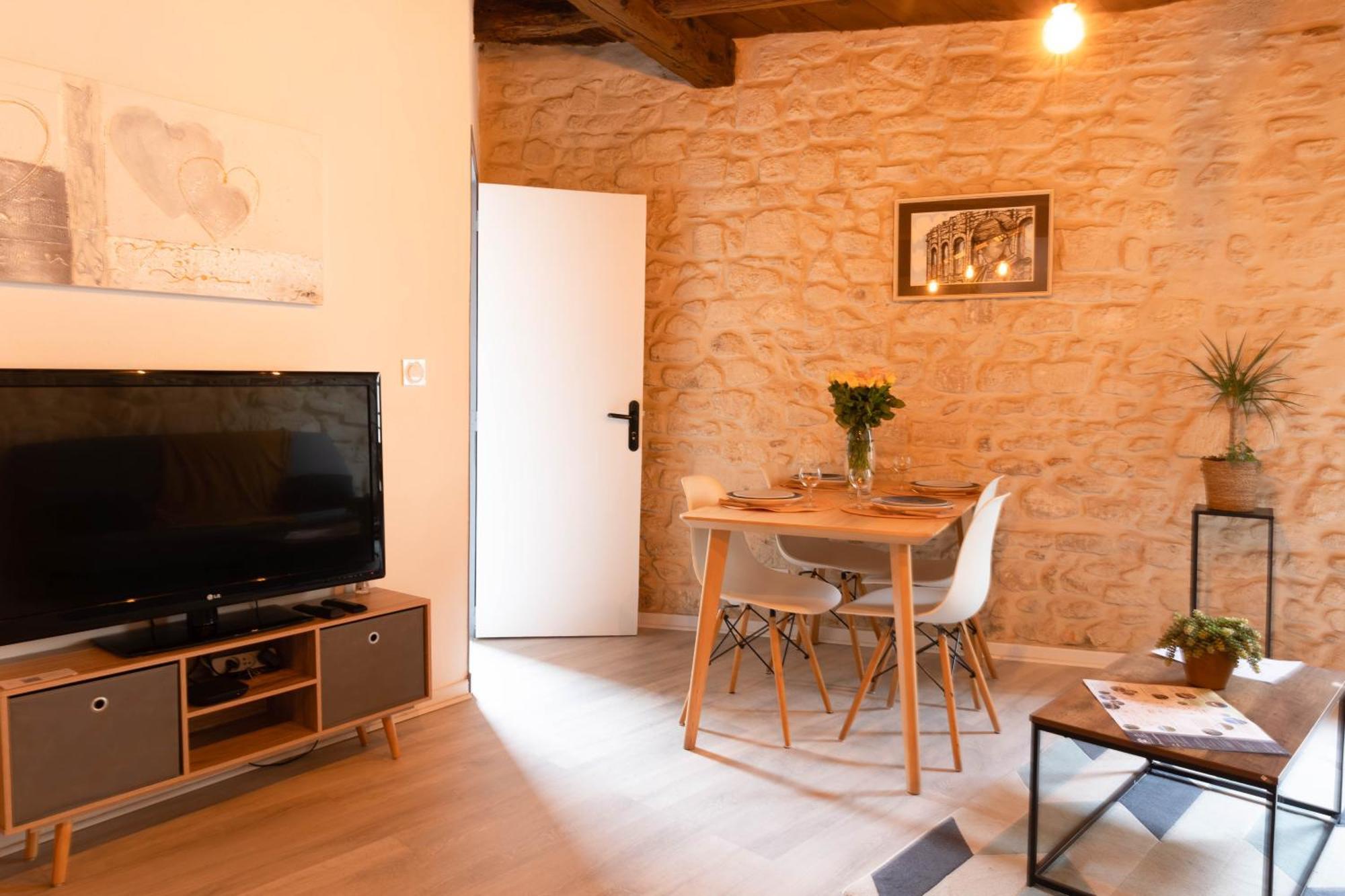 Immeuble 3 Apparts Centre Historique St Gilles Maisoncarreeconciergerie Saint-Gilles  Buitenkant foto