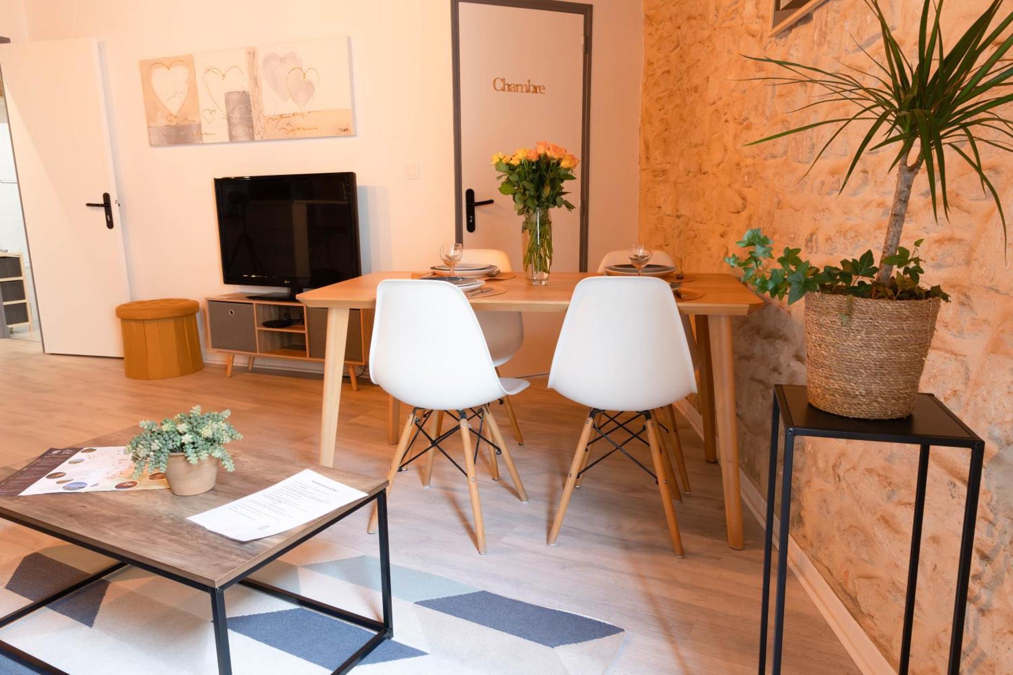 Immeuble 3 Apparts Centre Historique St Gilles Maisoncarreeconciergerie Saint-Gilles  Buitenkant foto