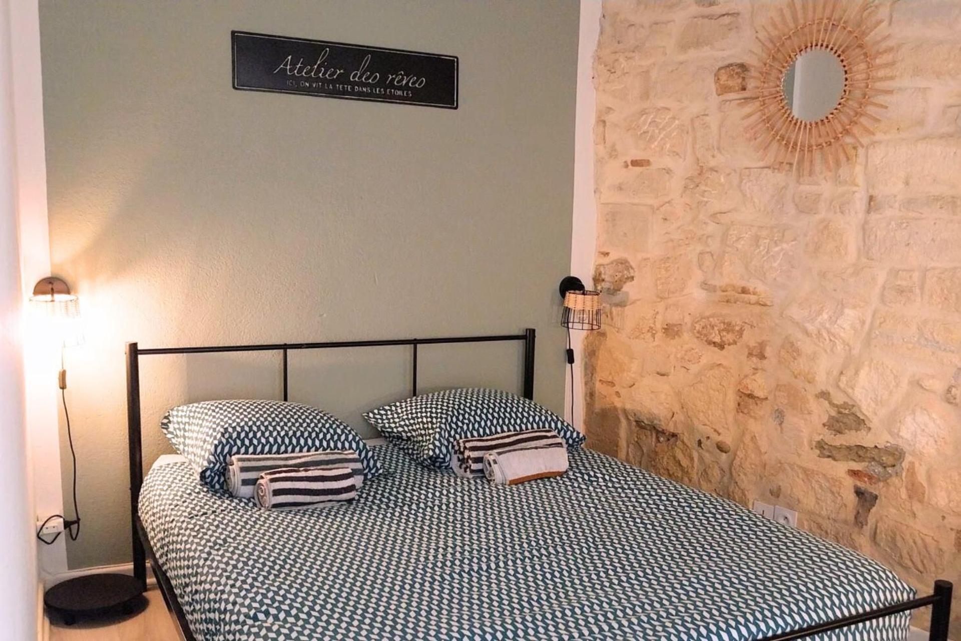Immeuble 3 Apparts Centre Historique St Gilles Maisoncarreeconciergerie Saint-Gilles  Buitenkant foto